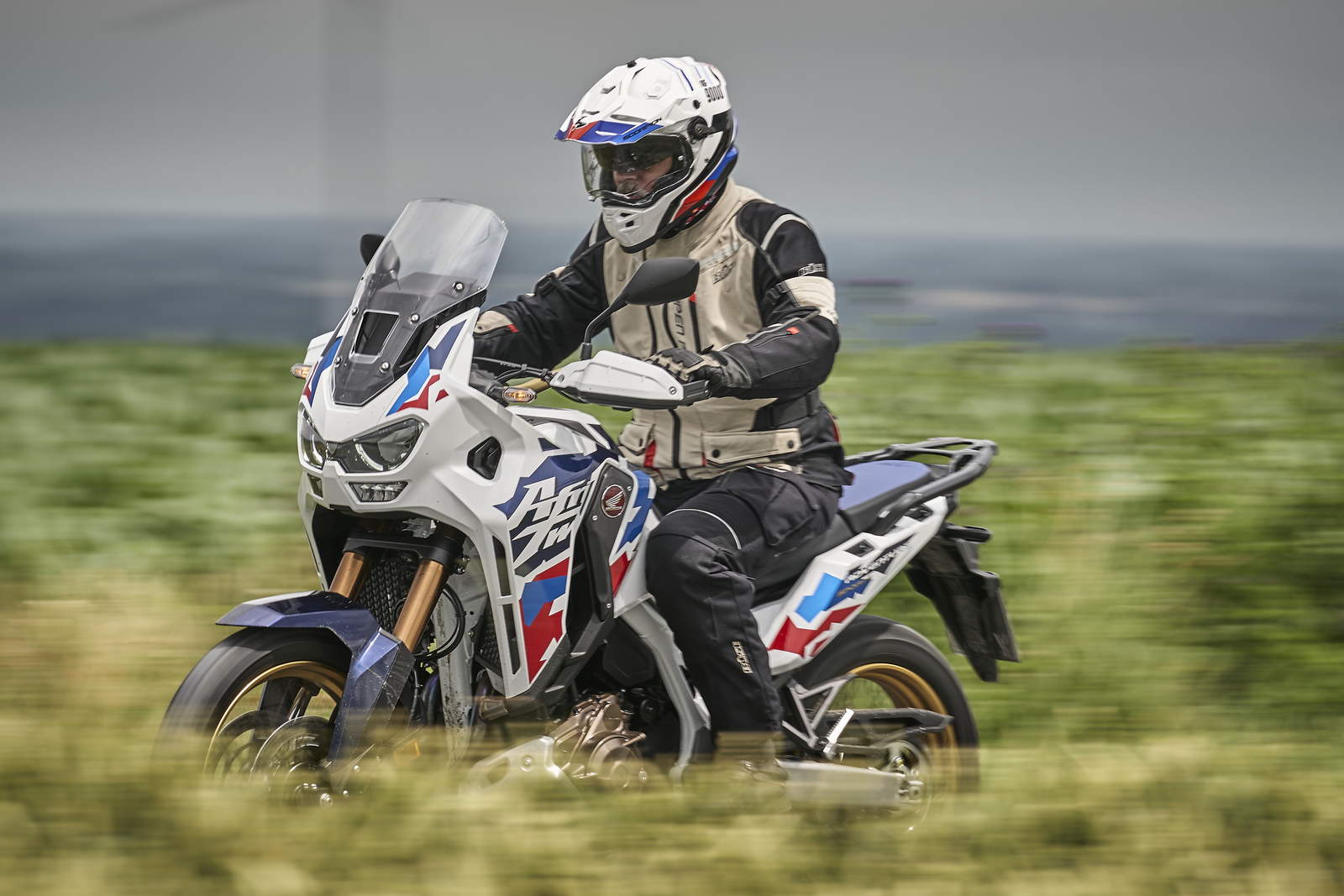 Honda Africa Twin CRF 1100 vs Moto Guzzi Stelvio